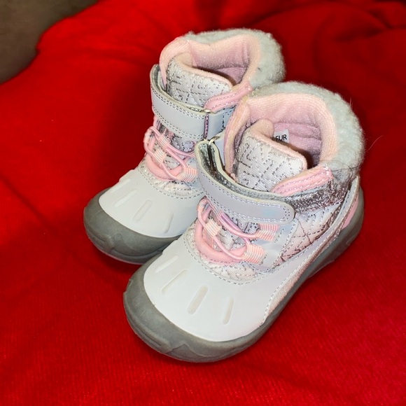 Stride Rite Other - Stride Rite 360 Nebraska Boots sz 6M loop Machine Washable Adjustable Width NWOT